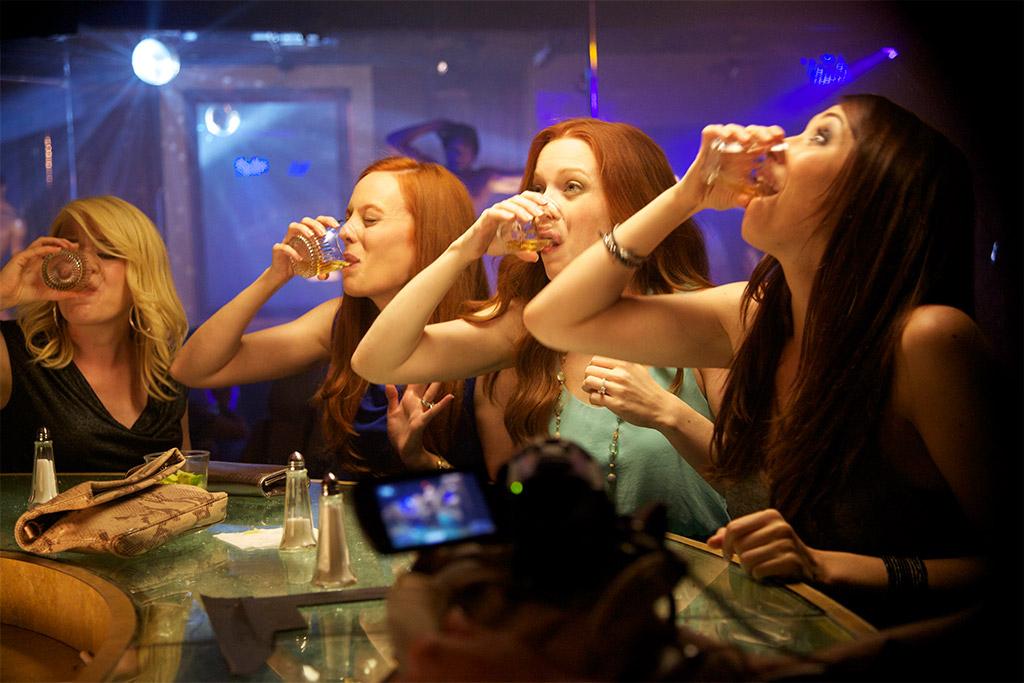 Вечеринка и много пьяных девушек