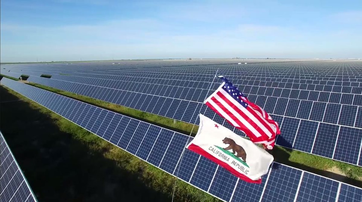 California Lk Eyalet Oldu Evlerde G Ne Enerjisi Paneli Art K Zorunlu