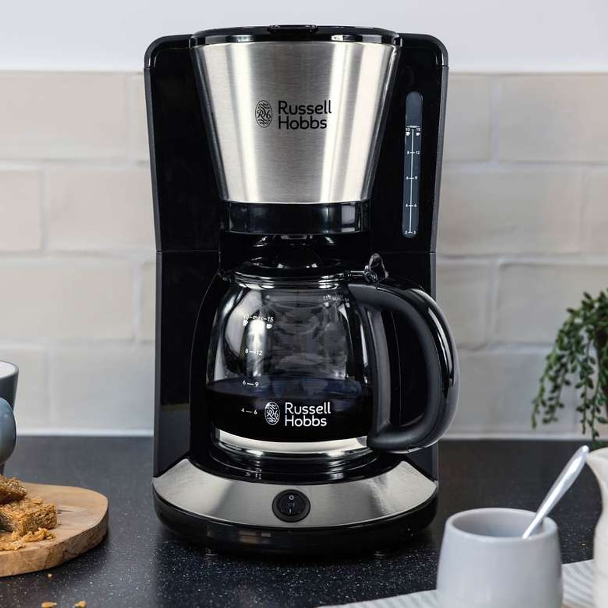 A De Sat A Sunulan Filtre Kahve Makinesi Russell Hobbs Adventure