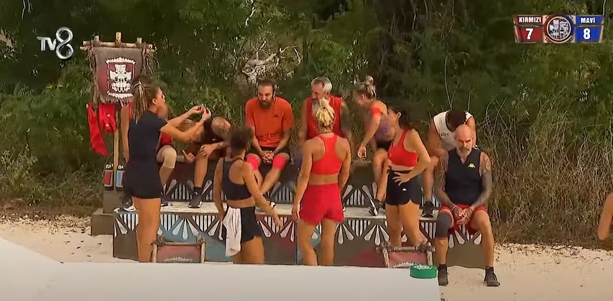 Survivor da Ortalık Yine Karıştı Bu Kez de Nagihan ile Merve Arasında