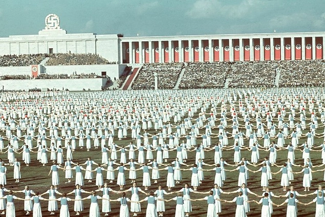 Союз немецких девушек на съезде Нацистов, 1938г.