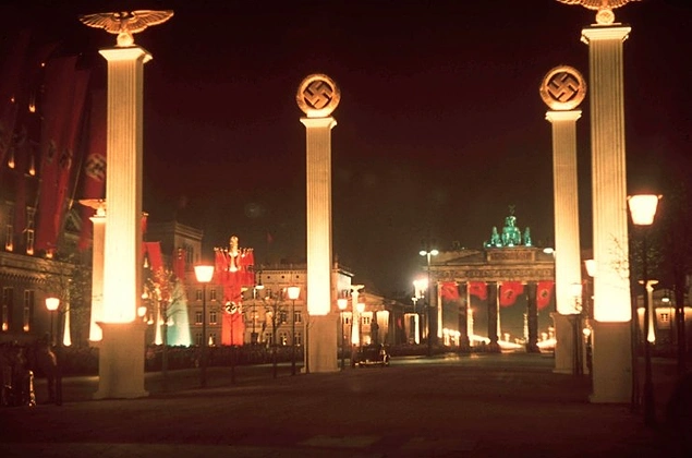 Берлин, освещенный в честь 50-летия Гитлера, 1939г.