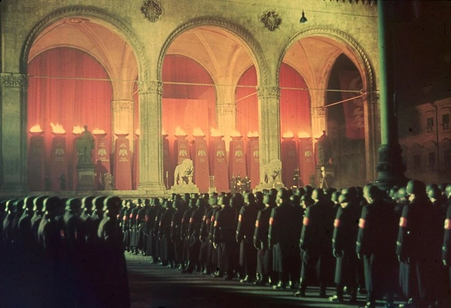 Ежегодная присяга офицеров, проводимая в полночь, Мюнхен, 1938г.