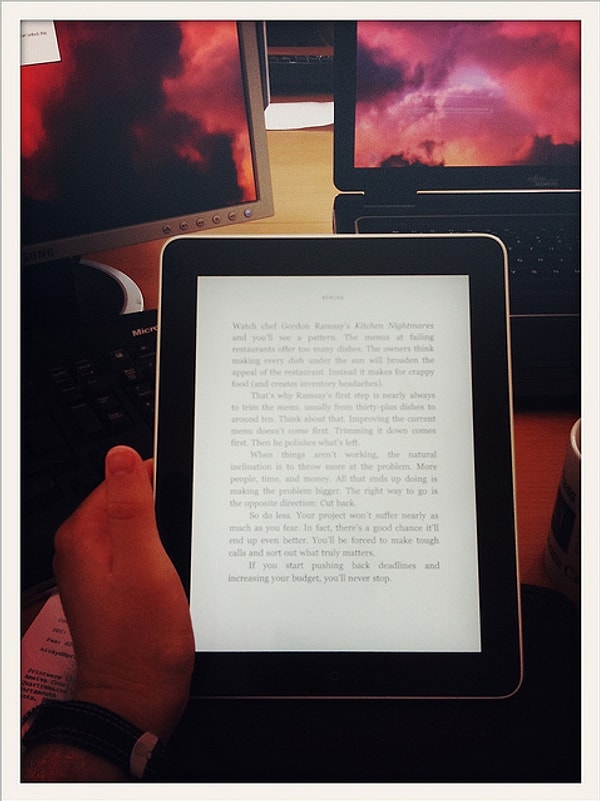 5. Hа планшетах в приложениях для книг или журналов случайно нажимать ''назад''.