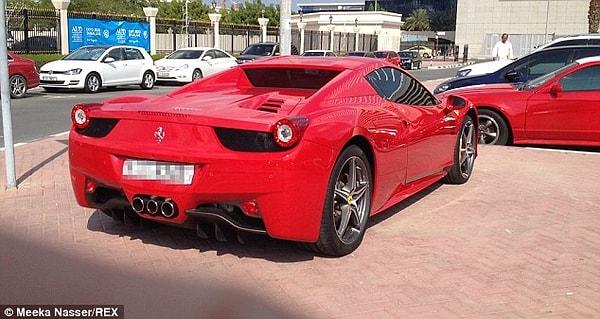 Bir kırmızı Ferrari daha