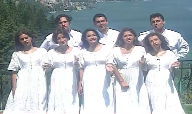 İbrahim Tatlıses ve sevgilisine yancılık eden sekiz kişilik işsiz koro