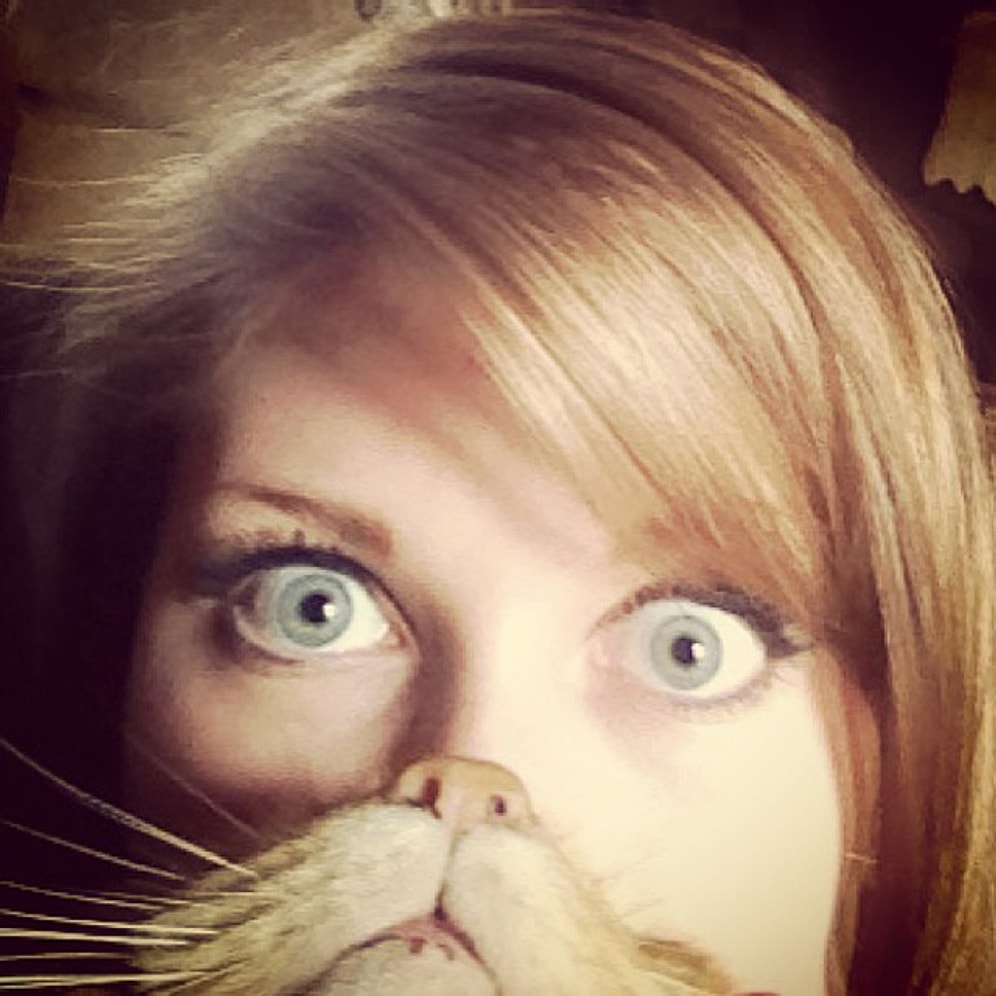 İnternetin Yeni Trendi Kedi Bıyığı