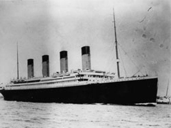 15 Nisan 1912'de Titanik, buzdağına çarparak Kuzey Atlantik'in soğuk suyuna battı. O esnada 1500'e yakın insan hala güvertedeydi.