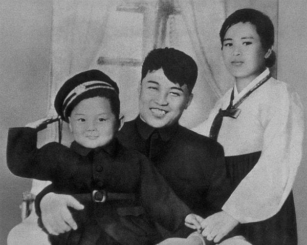 14. Kim Jong Il ile ailesi
