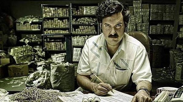 20. Pablo Escobar'ın uyuşturucu karteli o kadar büyüktü ki, her yıl 2500 dolarlık paket lastiği alınırdı.. Paraları tutmak için