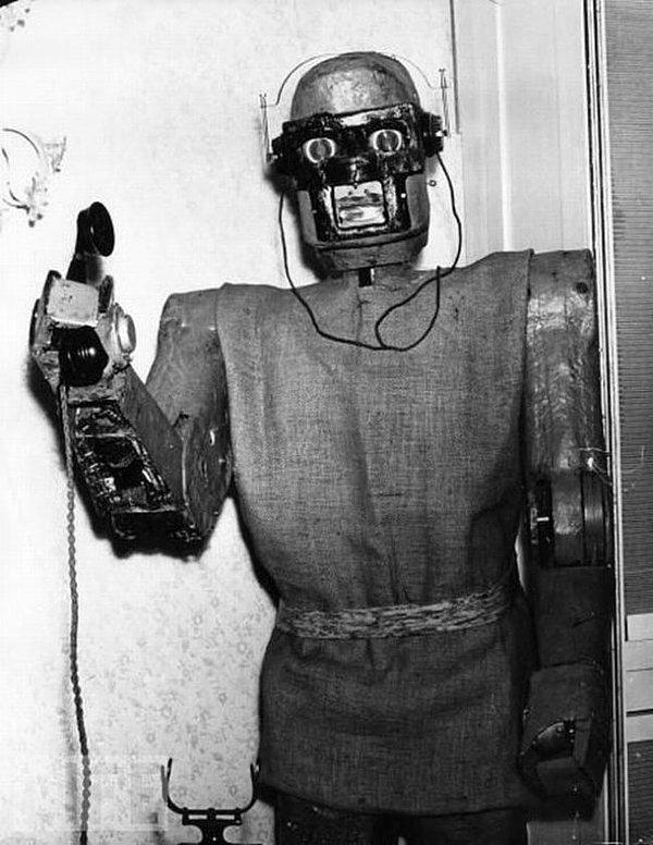 17. Sizin yerinize telefona bakabilen robot