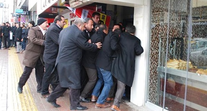 Van'da AKP'li Aday Protesto Edildi, Gerginlik Çıktı