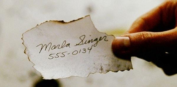 20. Marla Singer'ın telefon numarası Memento filmindeki Teddy'nin numarasıyla aynı.
