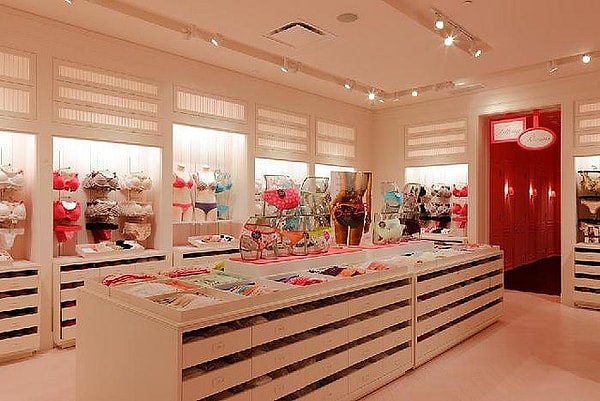 Ve hatta Victoria’s Secret’ı da kendisi için kurmuş olduğu yönündedir