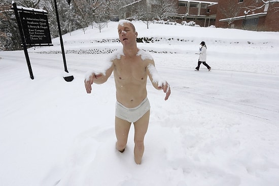 Bu Heykel Bostan'da Üniversiteyi Karıştırdı