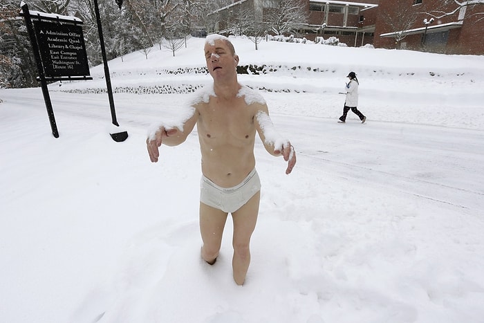 Bu Heykel Bostan'da Üniversiteyi Karıştırdı