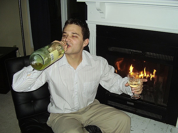 8. Отдых перед камином до пришествия кошек.