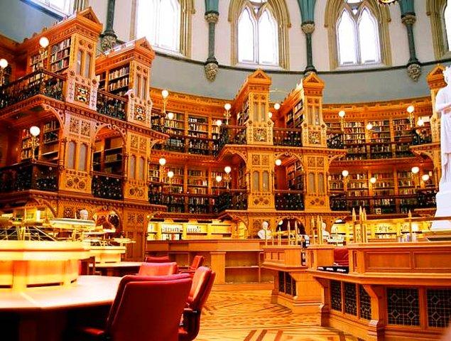18. Parlamento Kütüphanesi (Ottawa, Kanada)