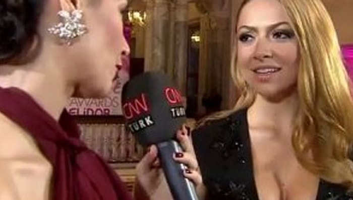 Hadise'nin "Gözleri Şaşı Eden" Dekoltesi RTÜK'ten Vize Aldı