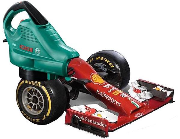 2) Ferrari F14 T - Çim biçme makinesi