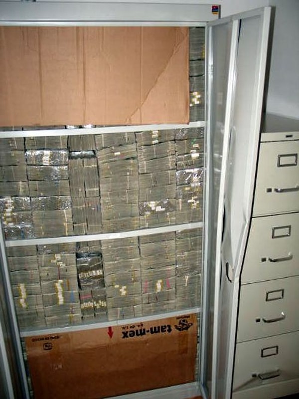 Почти отовсюду появляются деньги.