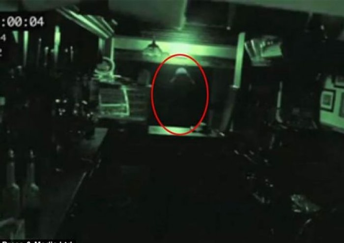 Hayalet Güvenlik Kamerasına Takıldı!