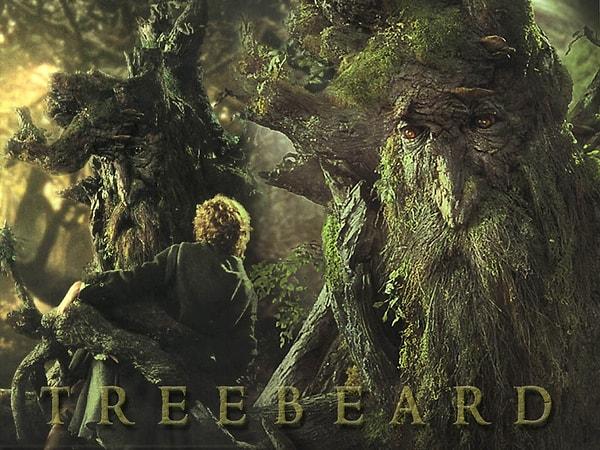 8)John Rhys-Davies, Gimli karakterini oynamasının yanı sıra Treebeard (Ağaç Sakal) karakterini de seslendirmiş.