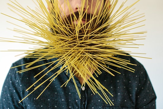 Sakalını Çok Amaçlı Kullanan Adamın 19 Hali