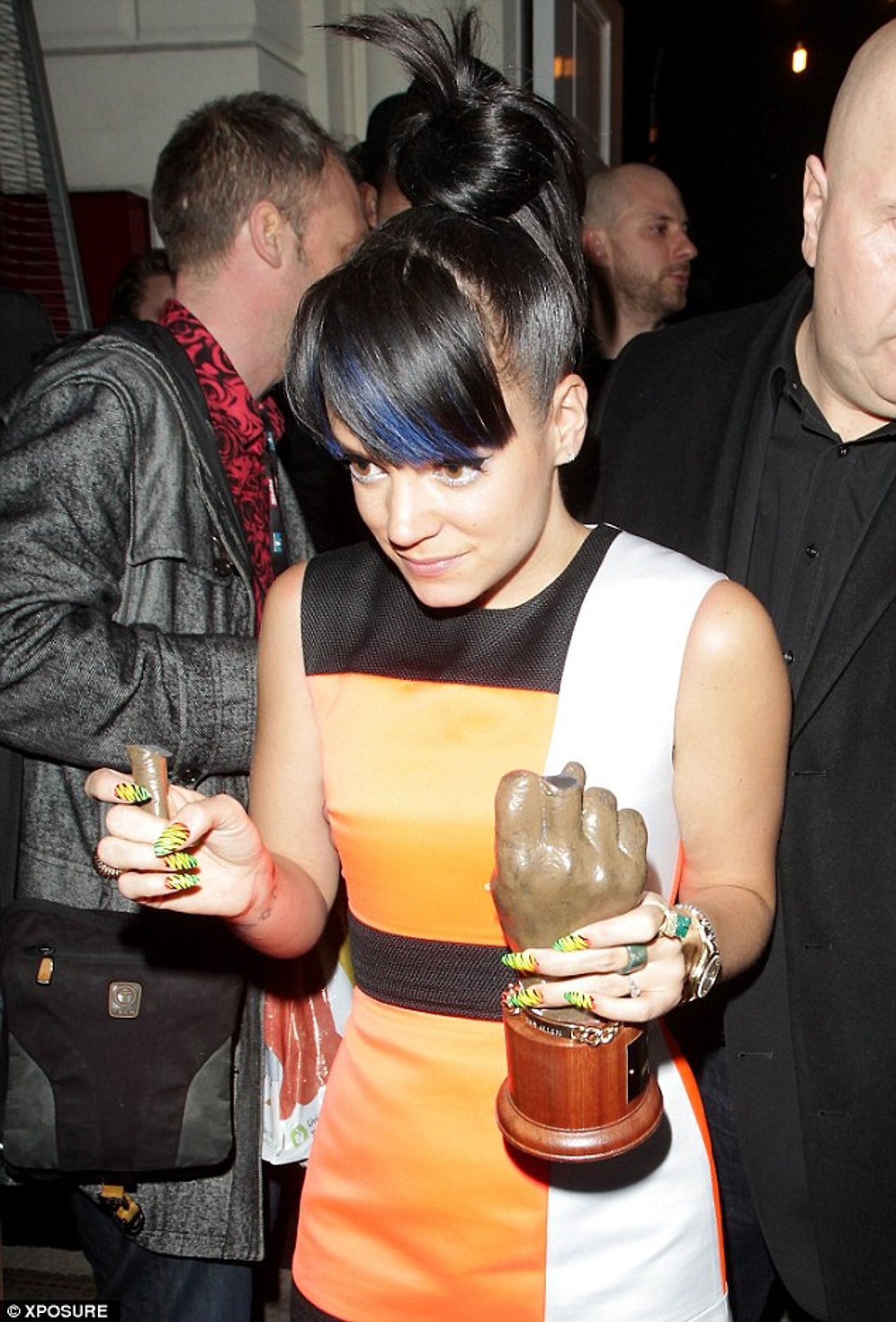 Lily Allen Ödülünü Kırdı