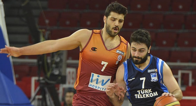 Galatasaray İkinci Yarıda Hatları Kesti