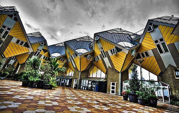 2. Rotterdamlılar mimari estetikleri ile çok övünüyorlar. Son derece de haklılar. Başka hiç bir yerde göremeyeceğiniz Kubik Evler bunun şaşırtıcı bir kanıtı.