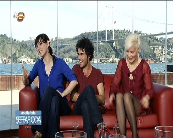 Ömür Gedik'in Şeffaf Oda'da Dikkat Çeken Kıyafeti