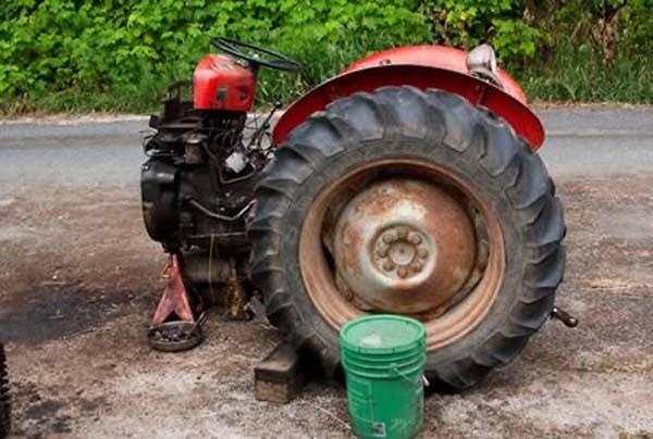8. Bir Sırp çiftçi boşandığı eşine mal varlığının yarısını verecek olmasına sinirlenince sahip olduğu her şeyi elektrikli testereyle ikiye böldü. Traktörü bile...