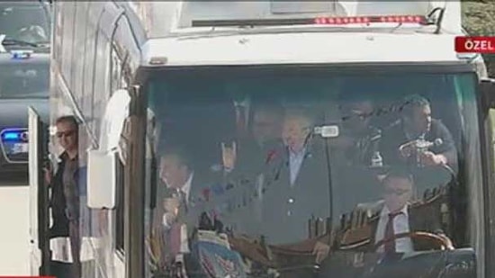 Kılıçdaroğlu 'Bozkurt' İşareti Yaptı