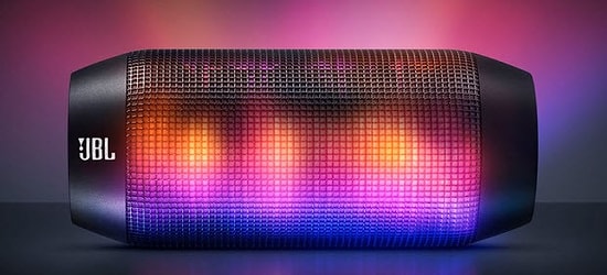 JBL'den Led Işıklı Kablosuz Hoparlör!