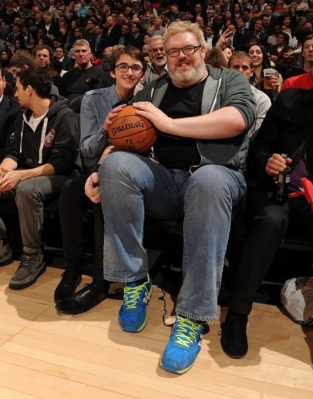 Bran ve Hodor basketbol izlerken