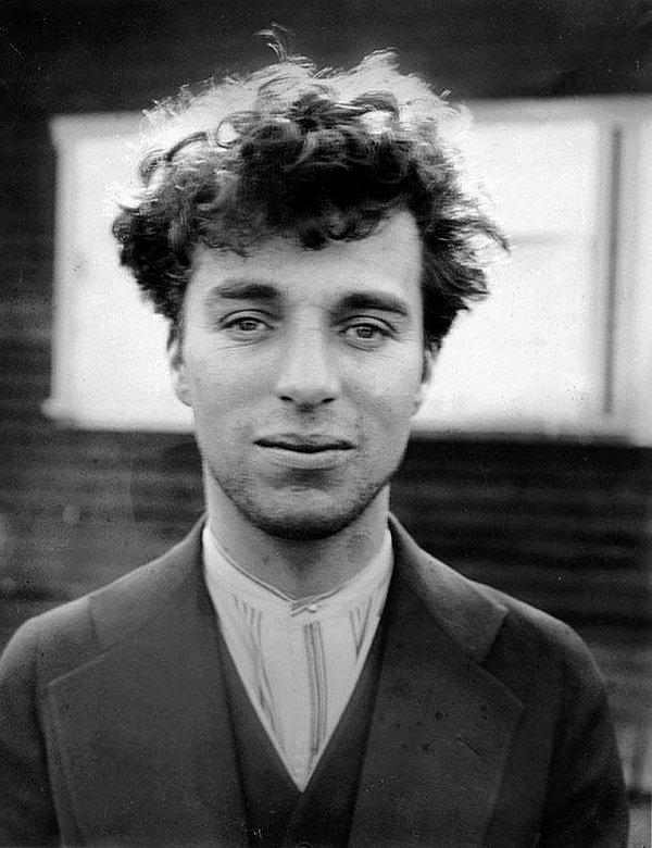 11. Charlie Chaplin 27 yaşında.
