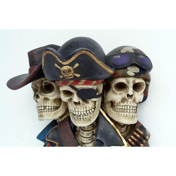 2. Пираты надевали черную повязку на глаз, чтобы быстрее привыкать к темноте.