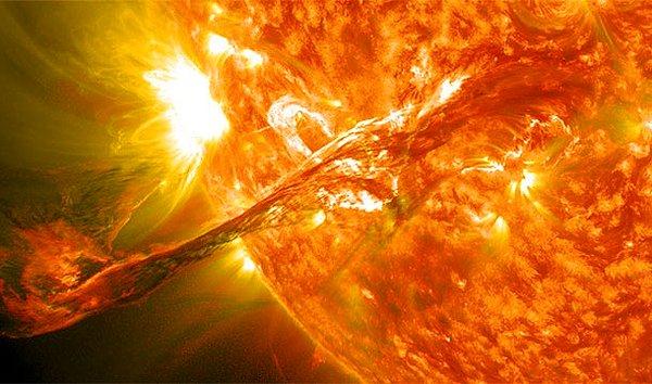 19. Güneş uzaya 60 milyon ton madde fırlatıyor
