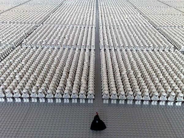 13. Legolardan yapılmış en büyük Star Wars klonisi.