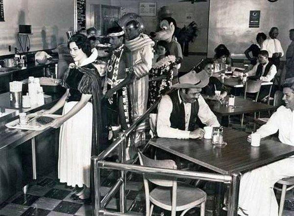 18. Disneyland çalışanlarının yemekhanesi, 1961