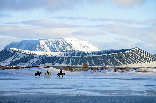 12. Mývatn Gölü - İzlanda