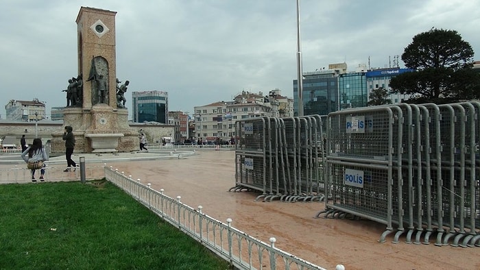 Taksim'e Polis Bariyerleri Getirildi