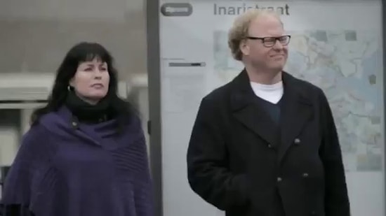 Sen Gülersen, Dünya da Güler