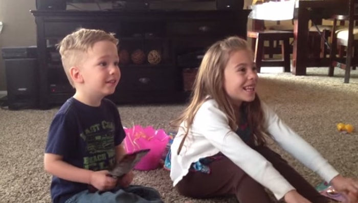 Kardeşi Olacağını Öğrenen Çocukların Çılgın Tepkisi