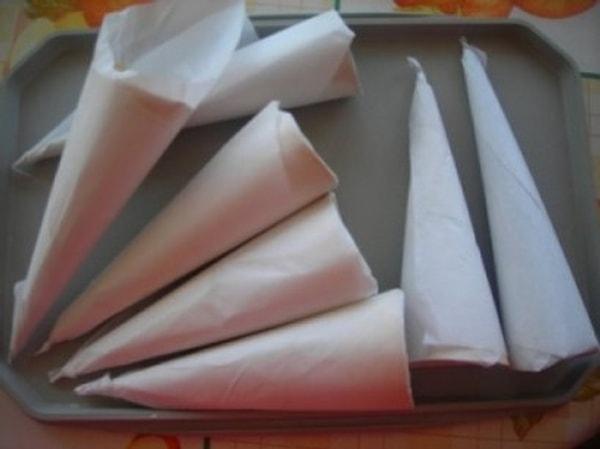 9.Gazete kağıdını en iyi şekilde kullanan Türk'tür(Cam silme bezi, külah, mendil, sofra bezi)