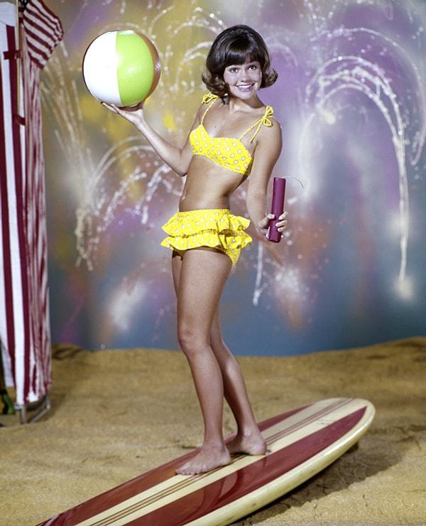 1965-SALLY FIELD,Mayoda fırfır modası