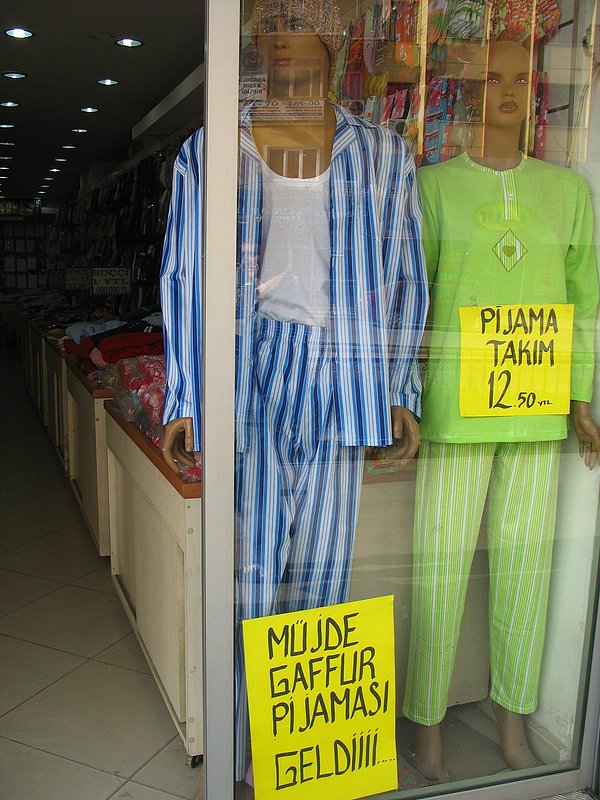 3. Türk erkeği için özellikle çizgili pijamanın manası bir başkadır