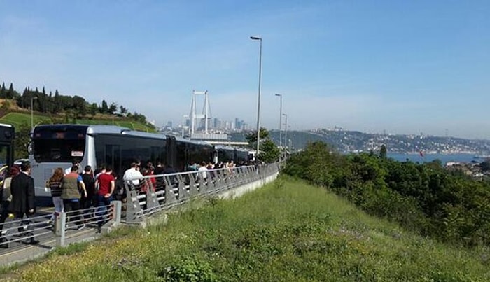 Vatandaş Boğaziçi Köprüsü'nü Yürüyerek Geçti