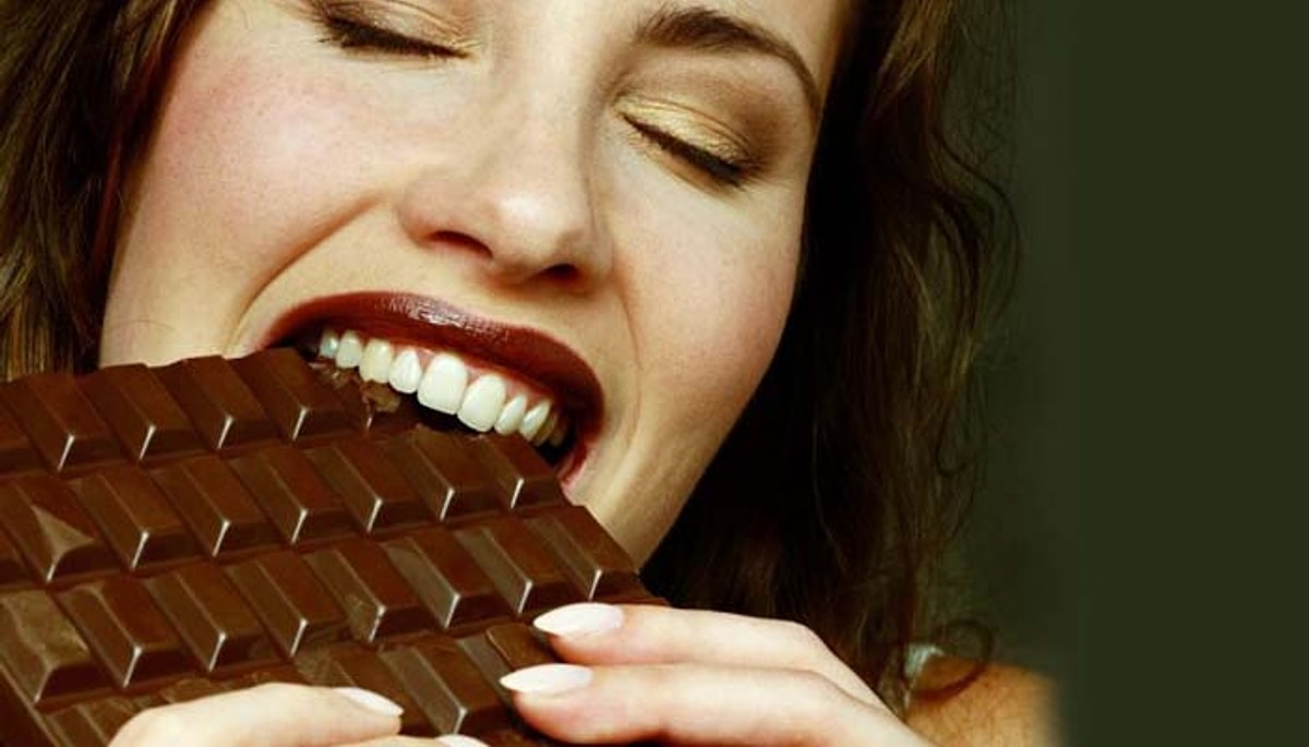 Шоколад мем. Поедание шоколада. Сильно хочется шоколад. Что не хватает если хочется шоколада. Хочется сладкого.